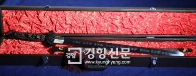 삼정검에는 ‘천지자연의 힘이 검에 깃들어(건강정~휘뢰전) 삿된 악을 베어 쫓아내기를(운현좌~현참정)’는 바란다‘는 글귀를 새겼다.