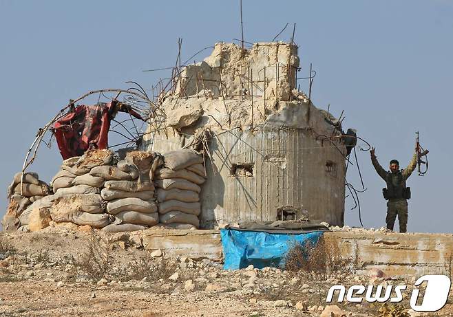 터키군과 쿠르드 민병조직 인민수비대(YPG) 간 전투로 파괴된 시리아-터키 국경 인근 지역. (자료사진) © AFP=뉴스1