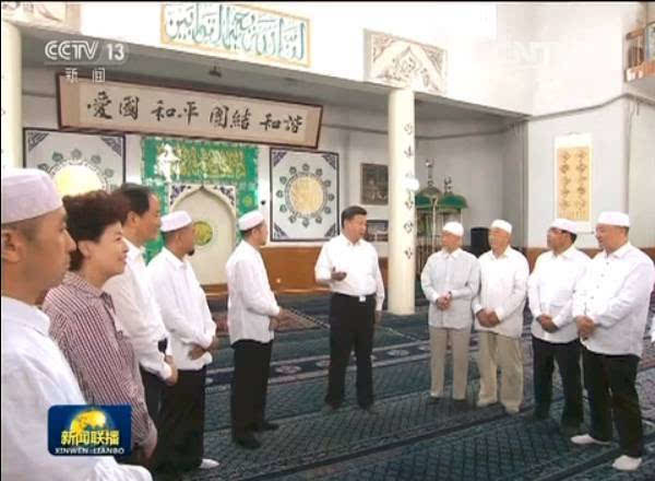 2016년 7월 시진핑 중국 국가주석이 닝샤회족자치주 인촨시의 이슬람교 사원에서 종교지도자들을 만났다. 중앙텔레비전(CCTV) 갈무리