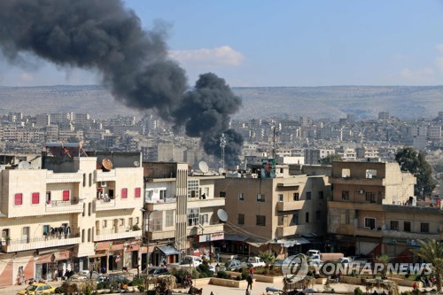시리아 쿠르드 도시 아프린에서 솟아오르는 연기 [AFP=연합뉴스]