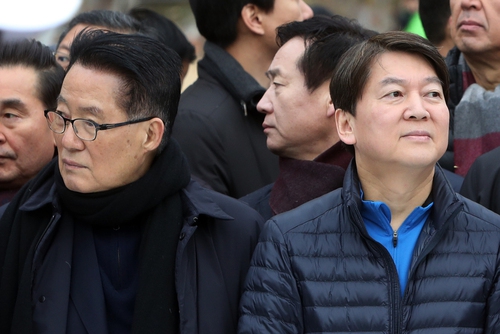 박지원 민주평화당 의원(사진 왼쪽)과 안철수 국민의당 전 대표. 한겨레 자료사진.