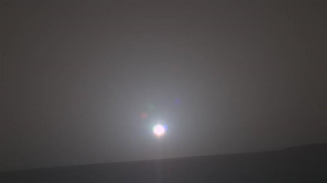 지난 15일 오퍼튜니티가 촬영한 동트는 화성의 모습.NASA/JPL-Caltech/Cornell/Arizona State Univ./Texas A&M