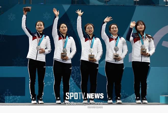 ▲ 2018년 평창 동계 올림픽 여자 컬링에서 은메달을 목에 건 한국 여자 컬링 대표 팀 ⓒ GettyIimages