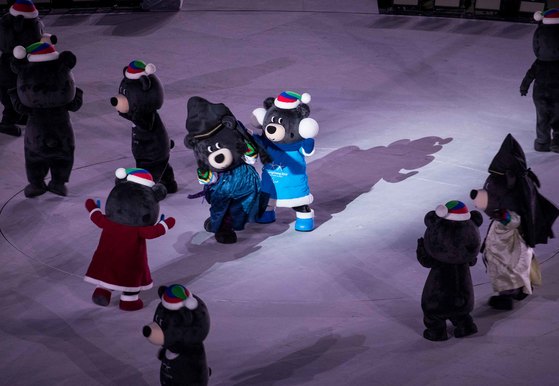 지난 18일 오후 강원도 평창올림픽 스타디움에서 2018 평창 동계패럴림픽 폐회식에서 폐회식 시작을 알리는 반다비의 카운트다운 댄스가 펼쳐지고 있다. 장진영 기자