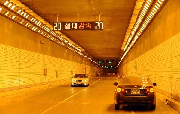 침매터널 방식으로 건설한 거가대교의 해저터널 구간.  /조선DB