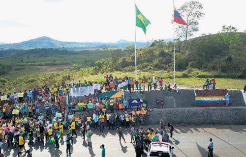 브라질-베네수엘라 국경 브라질 주민들이 베네수엘라 난민의 대규모 유입에 반대하는 시위를 벌이고 있다. [브라질 일간지 에스타두 지 상파울루]