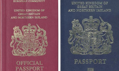 영국 현재 여권과 과거 여권 [AFP=연합뉴스 자료사진]