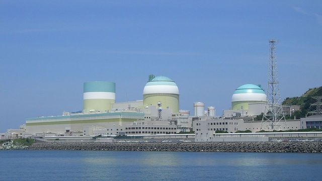 일본 에히메현에 있는 이카타원자력발전소. 오른쪽이 2호기.