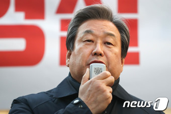 김무성 자유한국당 의원. 2018.2.25/뉴스1 © News1 성동훈 기자