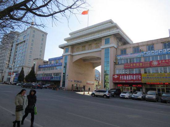 지난해 11월 29일(현지시간) 유엔 안전보장이사회의 강력한 대북제재로 북중 교역이 얼어붙어 중국 랴오닝(遼寧)성 단둥(丹東) 해관 앞 도로가 한산하기 이를 데 없다(사진=연합뉴스).