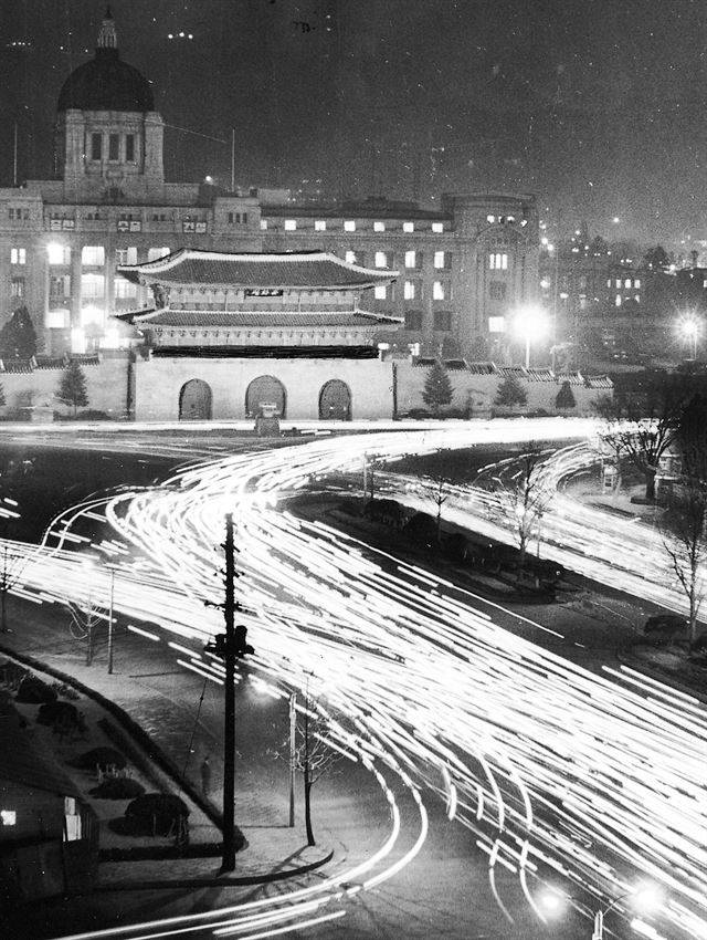 1968년 광화문 앞 도로. 한국일보 자료사진
