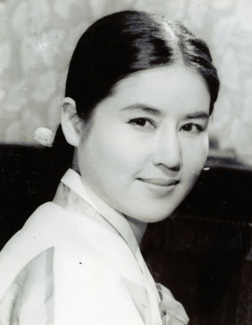 1950~1960년대 한국 영화계의 대표 스타 최은희는 140여 편의 작품에 출연했다. 한국인 최초로 해외영화제에서 수상하는 등 한국 영화사 최고 배우로 꼽힌다.  한국영상자료원 제공