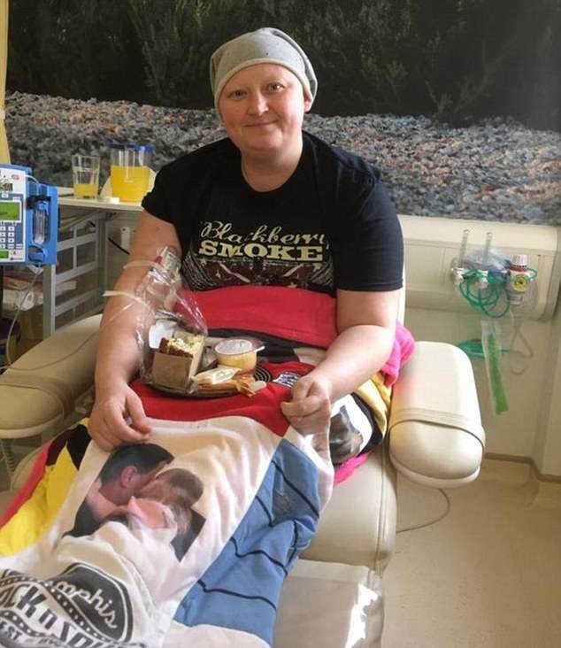 자신이 죽고 나서 부모없는 고아가 될 딸이 걱정됐지만, 엄마 비키는 웃음을 잃지 않았다.