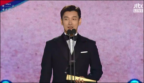 조승우가 2018 백상예술대상 최우수 연기상을 수상하는 장면이 최고 1분 시청률을 기록했다. JTBC 방송 캡처.