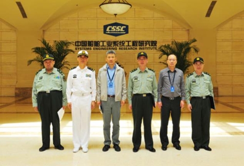 중국선박공업집단을 견학한 마오쩌둥 손자 마오신위(맨 왼쪽) 중국선박공업집단 홈페이지 캡처