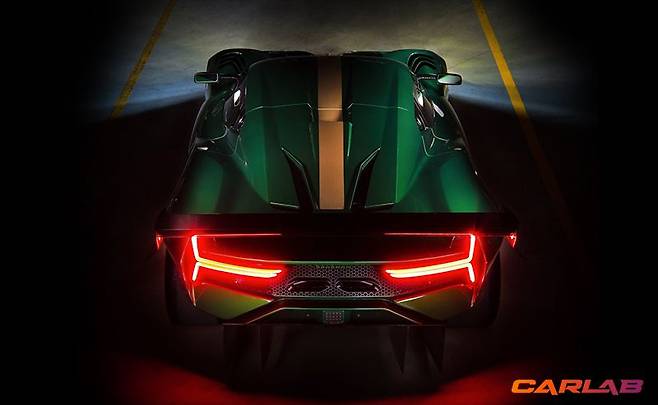 금색과 녹색 조합의 한정판 데칼이 추가된 BT62