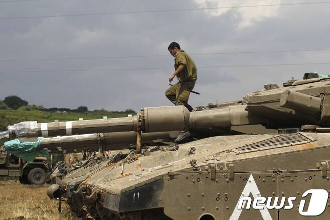 시리아 국경과 맞닿은 골란고원의 이스라엘 병사. © AFP=뉴스1