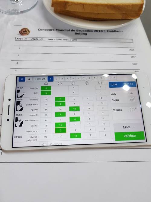 올해부터 CMB는 태블릿 PC로 평가 점수를 기입해 합산과 수정이 편리해졌다.