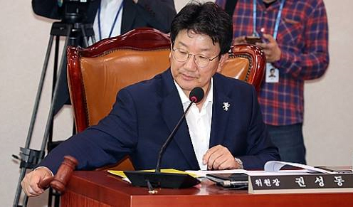 자유한국당 권성동 국회 법제사법위원장  ⓒ김남권