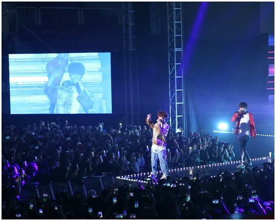 콘서트 현장에서도 돈독한 사이를 보여준 김하온(왼쪽)과 빈첸. / 사진제공=좋은콘서트