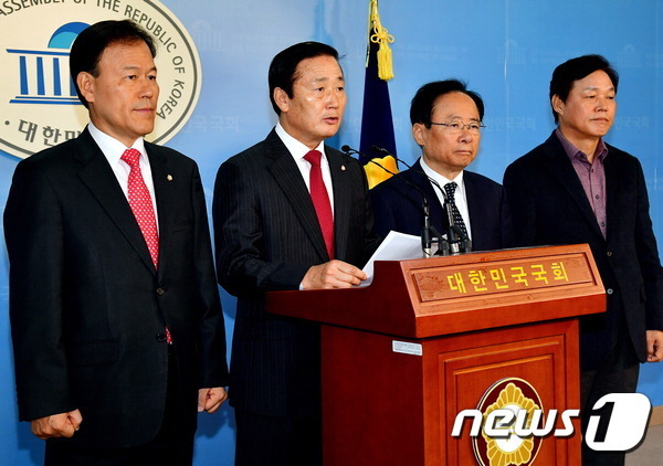 자유한국당 창원지역 국회의원. 왼쪽에서부터 윤한홍, 감성찬, 이주영, 박완수 의원.(자료사진)© News1