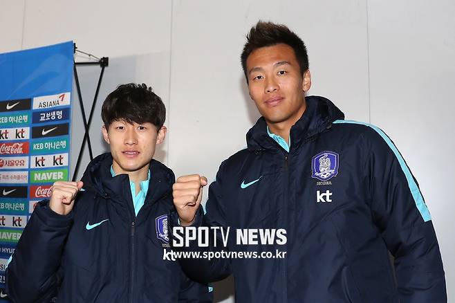 ▲ 벤치에 앉는 이재성(왼쪽)과 김신욱 ⓒ곽혜미 기자