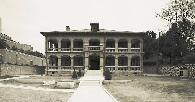 1905년 을사늑약 체결에 이어 1907년 고종 퇴위가 결정된 덕수궁 중명전.