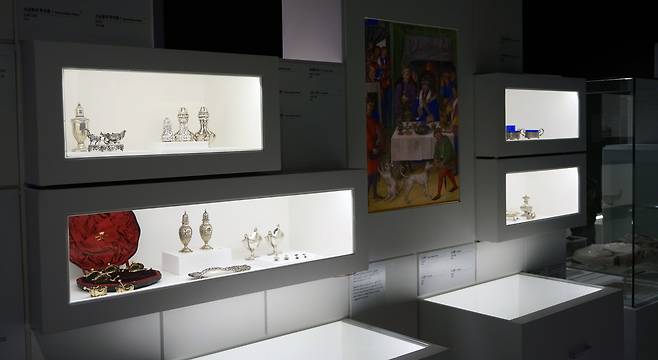 금보다 귀한 물건으로 권력을 상징했던 소금을 유럽에서는 고급스러우면서 작은 그릇에 담아 사용했다. ⓒ김현자