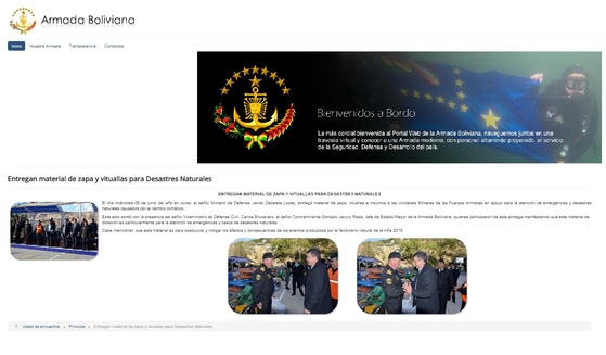 지난 6일 볼리비아 수도 라파스에서 하비에르 사발레타 로페스 볼리비아 국방부 장관이 각종 군수품을 하르후리 라다 해군 참모총장에게 전달하고 있다. [볼리비아 해군 웹사이트 캡처]