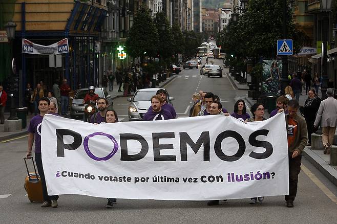 ▲ 소셜 미디어 기반 대안 정당, 포데모스는 창당 2년 만에 69석을 확보해 스페인의 제3정당으로 부상했다. 사진=CC0