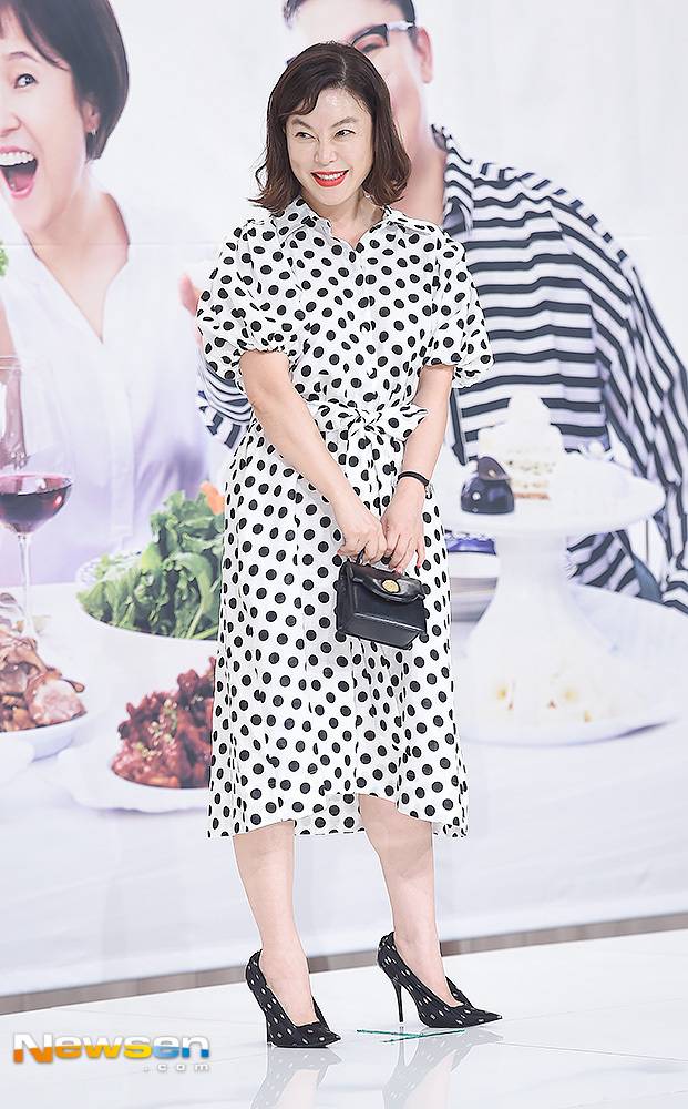 최화정 ‘과연 엘레강스한 패션에 어울리는 가방..’