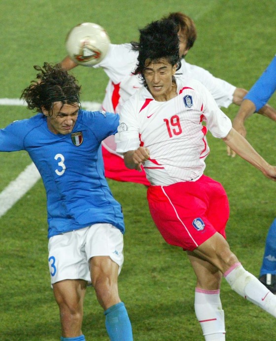 2002년 월드컵 이탈리아와의 16강전. 한국은 연장전에서 터져나온 안정환의 골든골로 8강에 올랐다. [중앙포토]