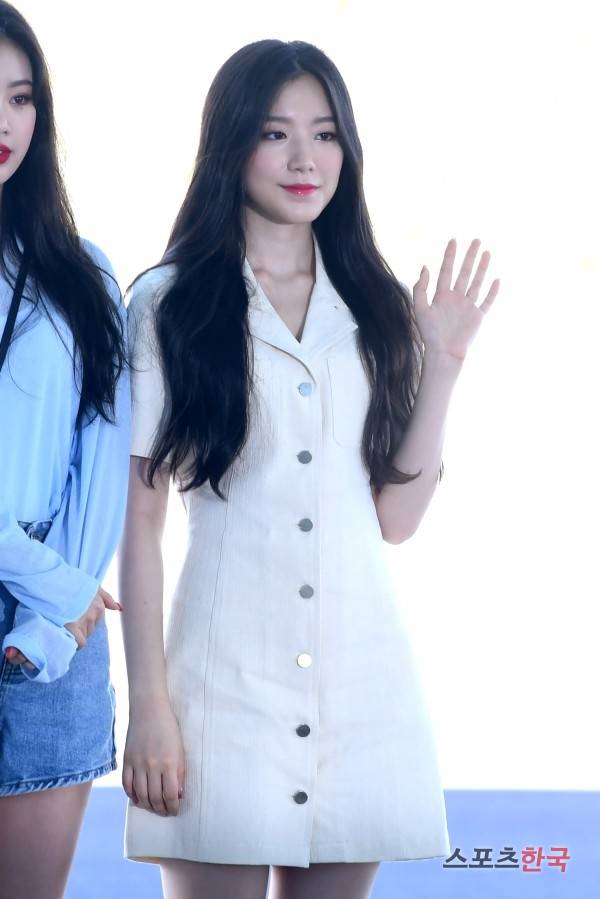 인천국제공항 제2여객터미널을 통해 대만으로 출국하고 있는 (여자)아이들 슈화. 사진=장동규 기자 jk31@hankooki.com