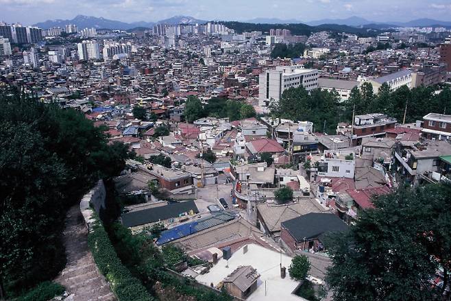 낡고 오래된 소형 주택들이 밀집한 서울 성북구 한 저층주거지 일대. 서울연구원 제공.