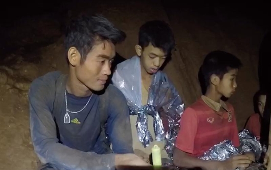 동굴에 갇혔을 당시의 엑까뽄 코치의 모습 /태국 네이비실