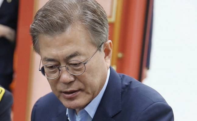 23일 노회찬 정의당 원내대표가 투신 사망한 사건과 관련해 이날 예정된 문재인 대통령의 SNS 생방송 출연 일정이 취소됐다.(자료사진)ⓒ청와대