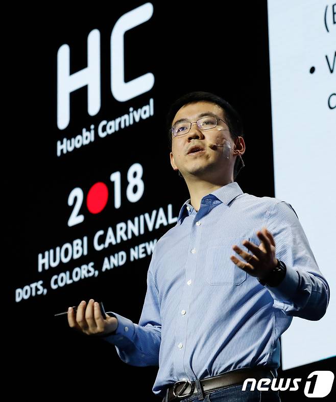 우지한(Jihan Wu) 비트메인 창립자가 2일 서울 강남구 그랜드인터컨티넨탈서울파르나스에서 열린 '후오비 카니발'에서 블록체인업계의 발전 등을 주제로 발표하고 있다. © News1 이승배 기자