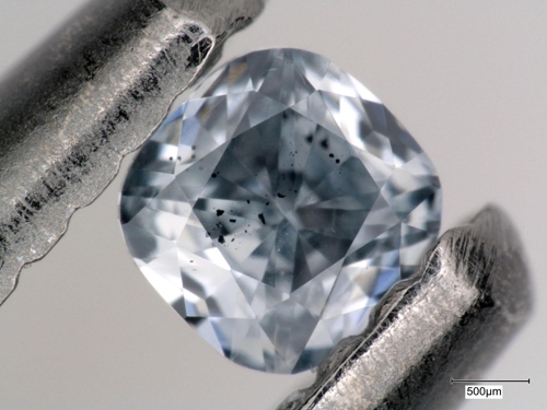 붕소가 함유된 블루 다이아몬드 연구에 사용된 붕소가 함유된 블루 다이아몬드. 크기는 0.03 캐럿. [미국보석학연구소 제공=연합뉴스]