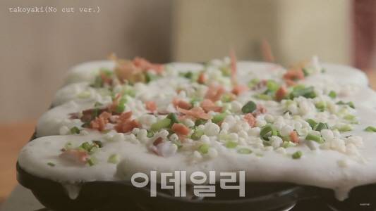 사진으로 써도 무방할 정도의 고퀄리티 영상을 자랑하는 꿀키의 쿡방