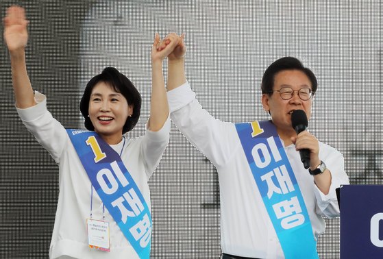이재명 경기도지사(오른쪽)과 부인 김혜경씨. [뉴스1]