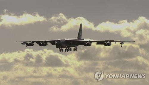 괌 앤더슨 기지에 착륙하는 B-52 [미 태평양사령부 제공]