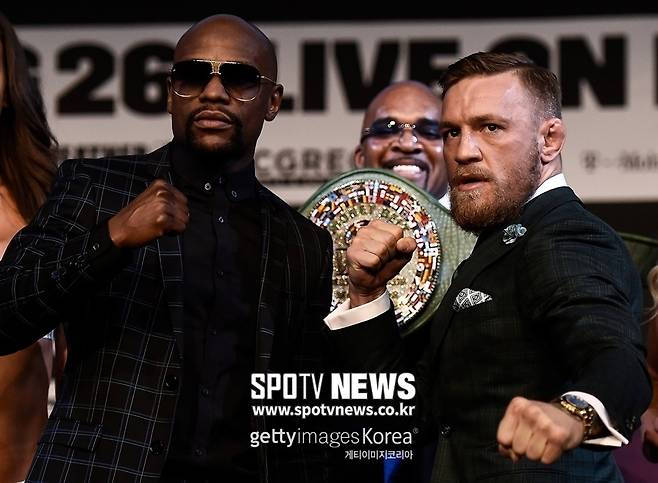 ▲ 플로이드 메이웨더 주니어(왼쪽)와 코너 맥그리거