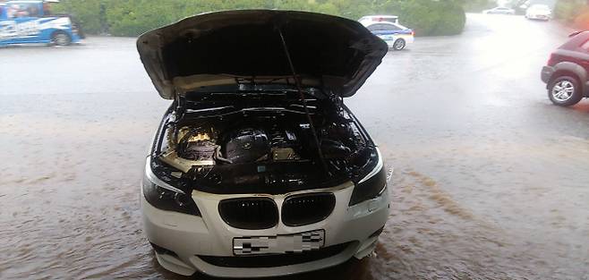 불이 난 2010년식 BMW 528i 차량 (사진=파주소방서 제공)