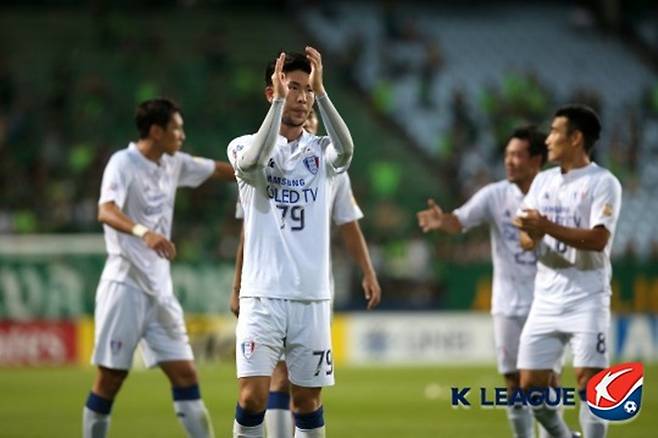 ▲ 79번을 단 한의권. 쐐기 골을 신고했다. ⓒ한국프로축구연맹