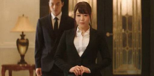 영화 ‘상류사회’에 출연한 일본의 유명 AV 배우 하마사키 마오. 사진출처|영화 ‘상류사회’ 예고편 캡처