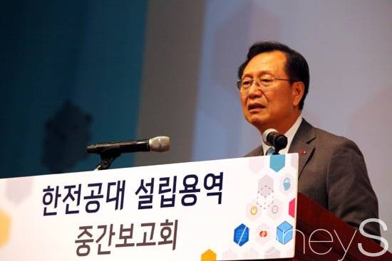 10일 한전본사 한빛홀에서 열린 한전공대 설립 중간 용역보고회에서 김종갑 사장이 인사말을 하고 있다./사진= 홍기철 기자