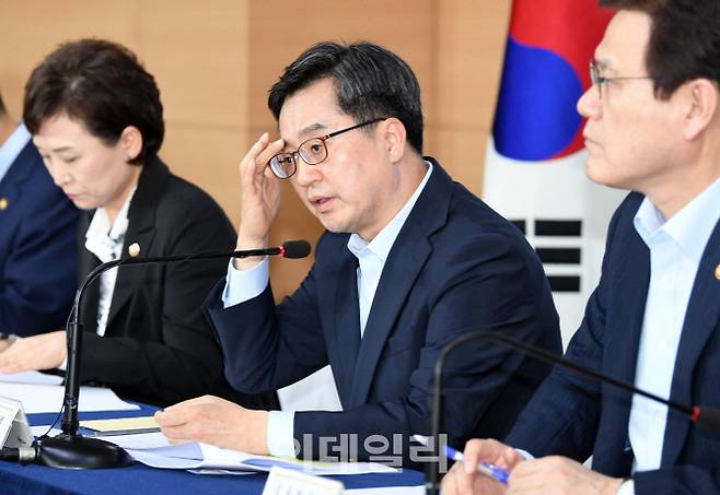 김동연 경제부총리 겸 기획재정부 장관이 13일 서울 종로구 정부서울청사에서 주택시장 안정대책을 발표하고 있다 (사진=이데일리 신태현 기자)
