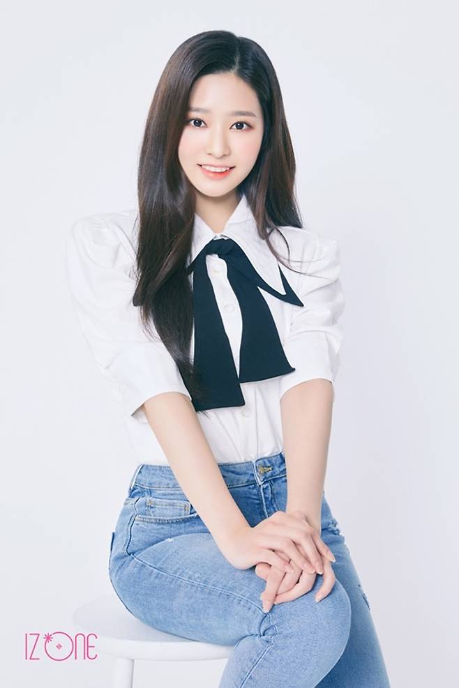 ▲ 아이즈원 김채원의 프로필이 공개됐다. 제공|아이즈원 공식 SNS