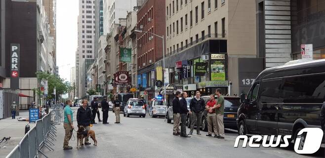 유엔총회 경호를 위해 뉴욕 경찰이 거리를 차단, 검색을 강화하고 있다. © News1 홍기삼 기자