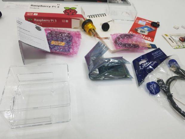 KT AI 메이커스 키트 구성품.